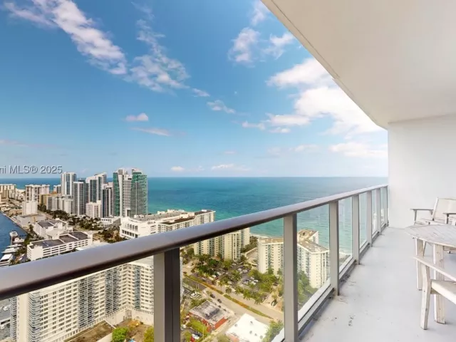 2-bedroom condo for sale in Hollywood - 4010 S Ocean Dr T3802 - MondialRealty