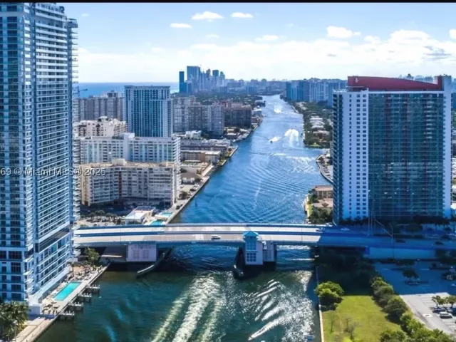 2-bedroom condo for sale in Hollywood - 4010 S Ocean Dr T3802 - MondialRealty