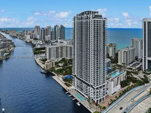2-bedroom condo for sale in Hollywood - 4010 S Ocean Dr T3802 - MondialRealty