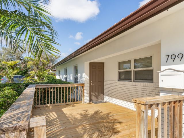 Home for rent at 799 NW 7th Drive - photo 6318305