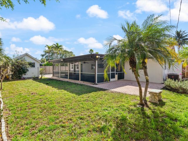 Home for rent at 799 NW 7th Drive - photo 6318307