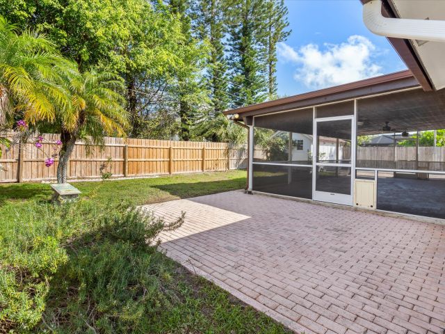 Home for rent at 799 NW 7th Drive - photo 6318308