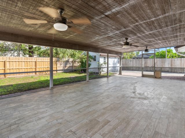 Home for rent at 799 NW 7th Drive - photo 6318309