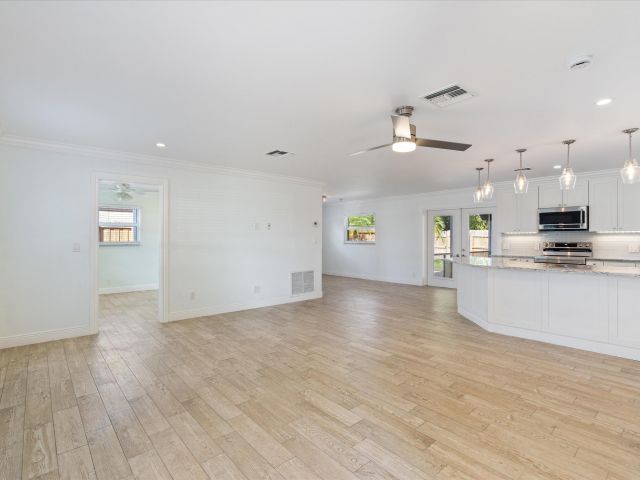 Home for rent at 799 NW 7th Drive - photo 6318322