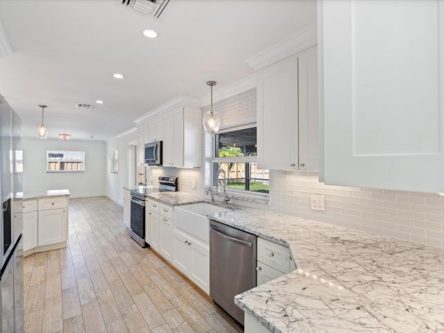 Home for rent at 799 NW 7th Drive - photo 6318324