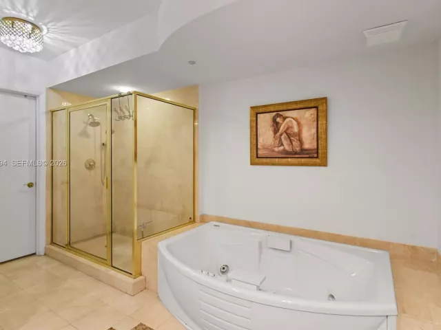 2-bedroom condo for rent in Sunny Isles Beach - 19111 Collins Ave 3507 - MondialRealty