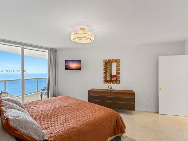 2-bedroom condo for rent in Sunny Isles Beach - 19111 Collins Ave 3507 - MondialRealty
