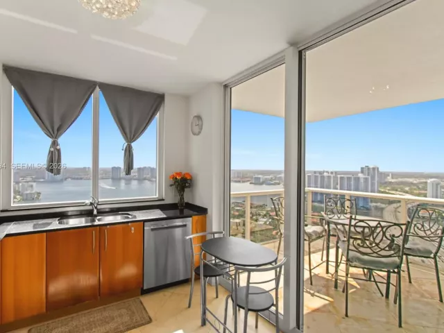 2-bedroom condo for rent in Sunny Isles Beach - 19111 Collins Ave 3507 - MondialRealty