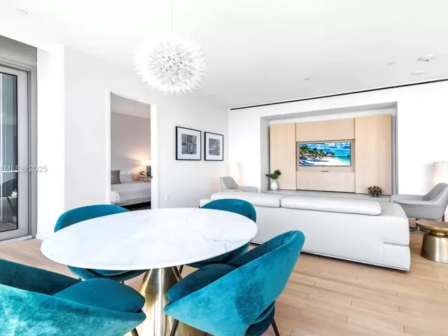 1-bedroom condo for rent in Miami Beach - 2901 Collins Ave 1403 - MondialRealty