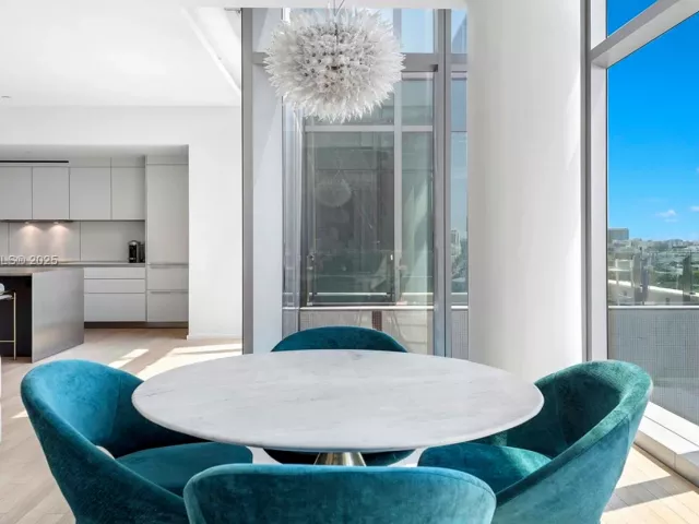 1-bedroom condo for rent in Miami Beach - 2901 Collins Ave 1403 - MondialRealty