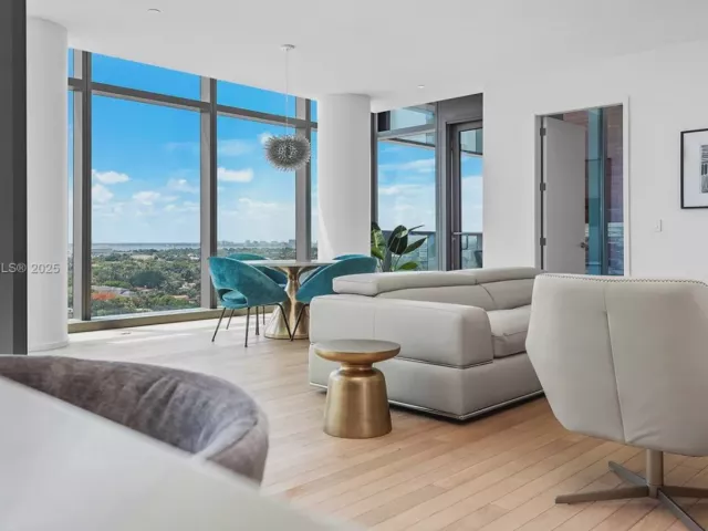 1-bedroom condo for rent in Miami Beach - 2901 Collins Ave 1403 - MondialRealty