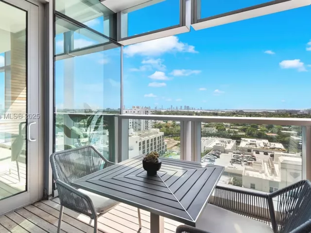 1-bedroom condo for rent in Miami Beach - 2901 Collins Ave 1403 - MondialRealty