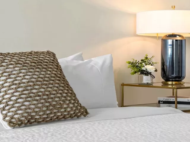 1-bedroom condo for rent in Miami Beach - 2901 Collins Ave 1403 - MondialRealty