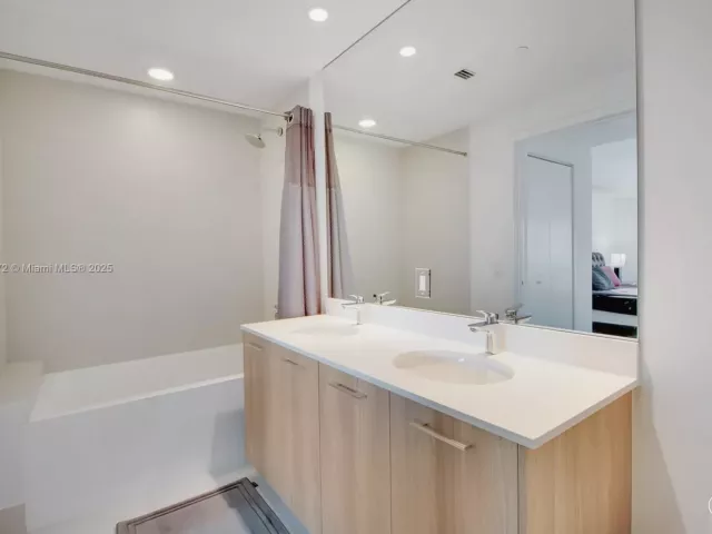 1-bedroom condo for sale in Miami - 501 NE 31st St 3607 - MondialRealty