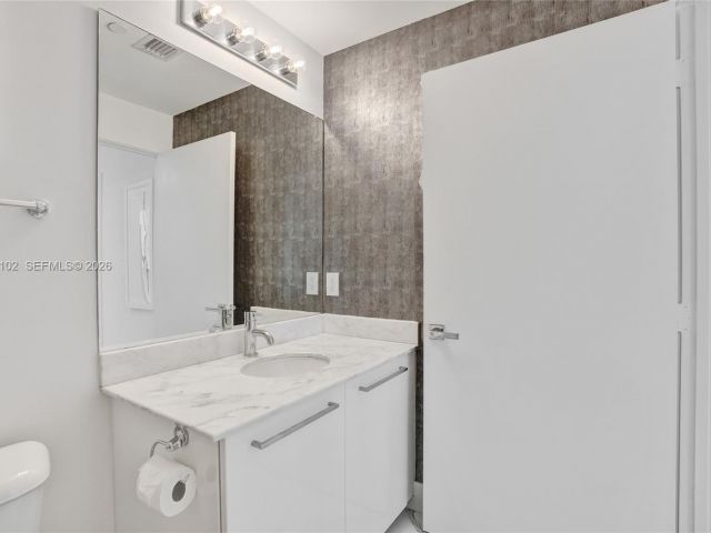 Apartment for rent  Unit #2404 - photo 6300510