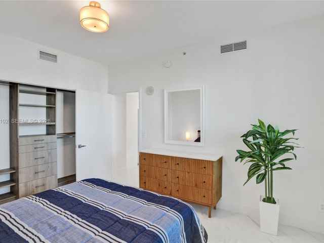 Apartment for rent  Unit #2404 - photo 6300512