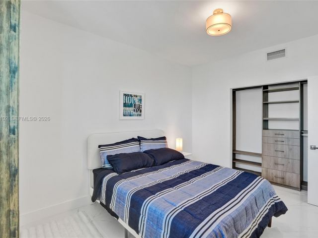 Apartment for rent  Unit #2404 - photo 6300513