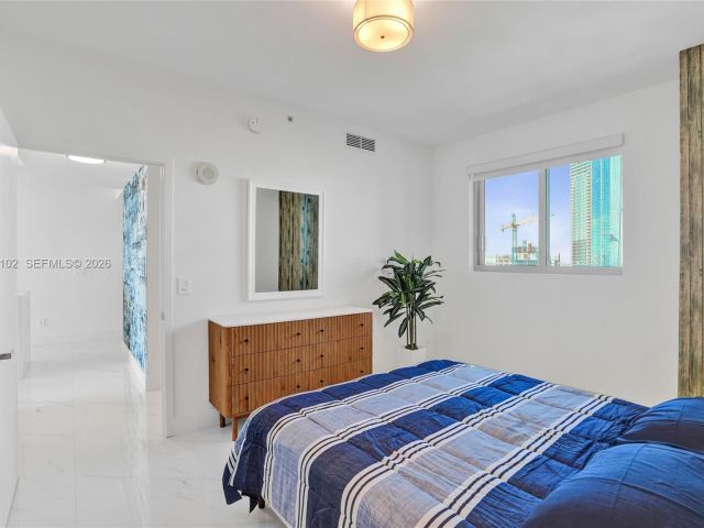 Apartment for rent  Unit #2404 - photo 6300514