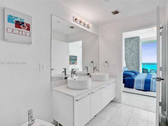 Apartment for rent  Unit #2404 - photo 6300516