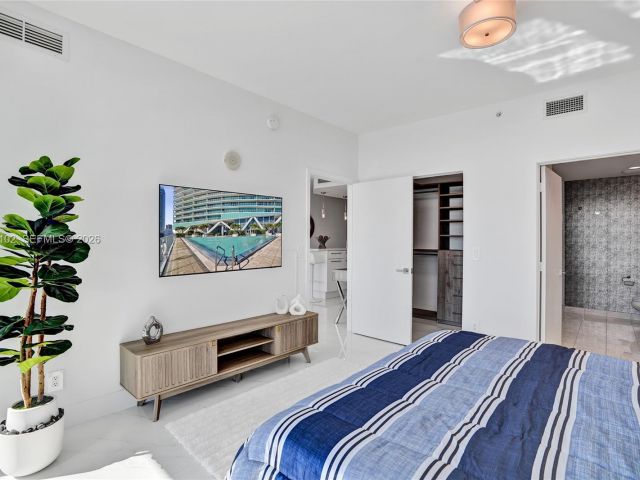 Apartment for rent  Unit #2404 - photo 6300519