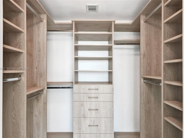 Apartment for rent  Unit #2404 - photo 6300520