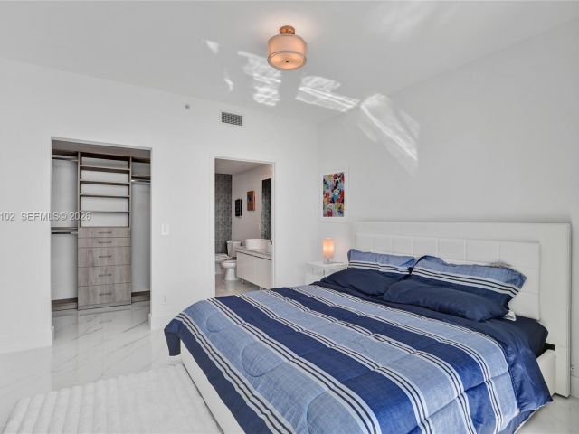 Apartment for rent  Unit #2404 - photo 6300521