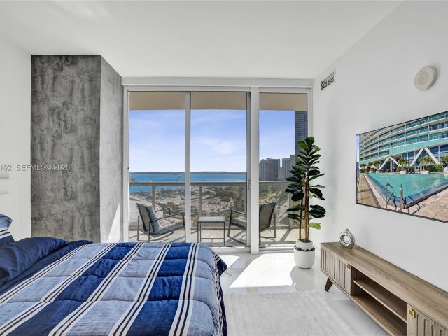 Apartment for rent  Unit #2404 - photo 6300523