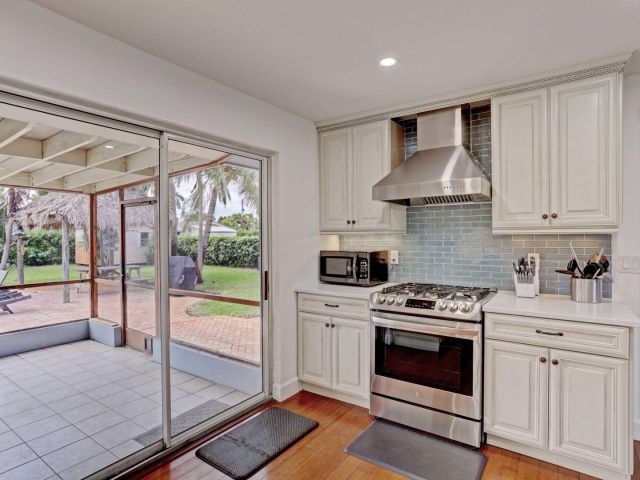 Home for rent at 7115 Venetian Way - photo 6299392