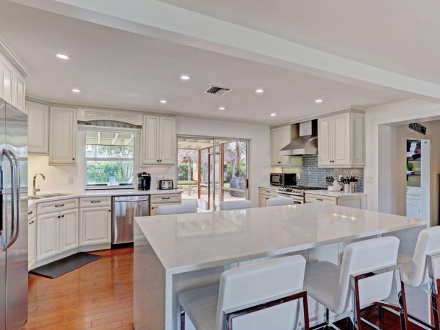 Home for rent at 7115 Venetian Way - photo 6299394