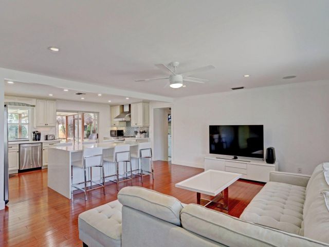 Home for rent at 7115 Venetian Way - photo 6299398