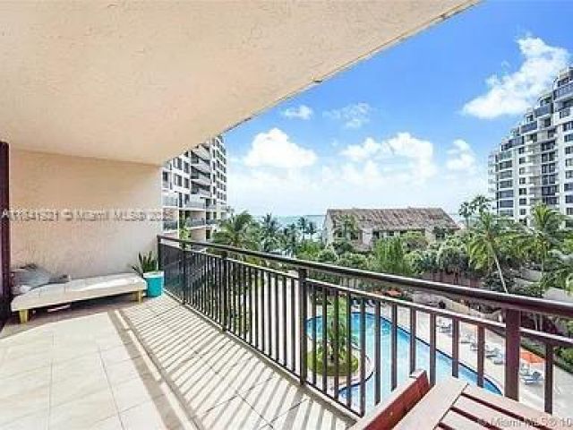 1-bedroom condo for rent in Miami - 540 Brickell Key Dr 603 - MondialRealty