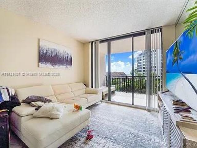 1-bedroom condo for rent in Miami - 540 Brickell Key Dr 603 - MondialRealty