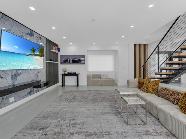 Home for sale at 2724 N Ocean Boulevard - photo 6579808