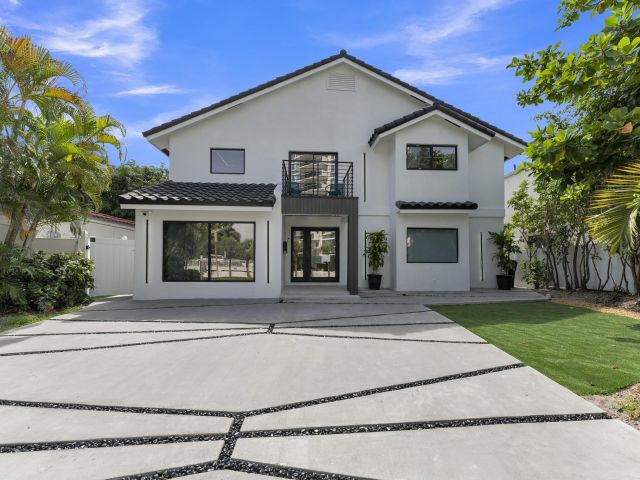 Home for sale at 2724 N Ocean Boulevard - photo 6579817