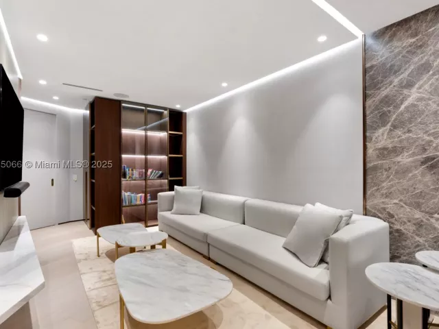 4-bedroom condo for sale in Sunny Isles Beach - 18555 Collins Ave 2701 - MondialRealty