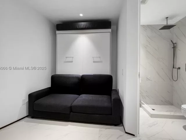 4-bedroom condo for sale in Sunny Isles Beach - 18555 Collins Ave 2701 - MondialRealty