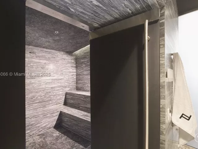 4-bedroom condo for sale in Sunny Isles Beach - 18555 Collins Ave 2701 - MondialRealty