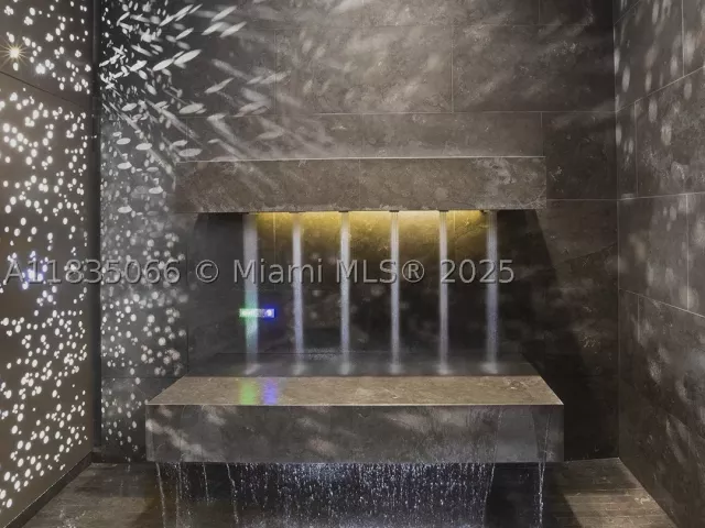 4-bedroom condo for sale in Sunny Isles Beach - 18555 Collins Ave 2701 - MondialRealty