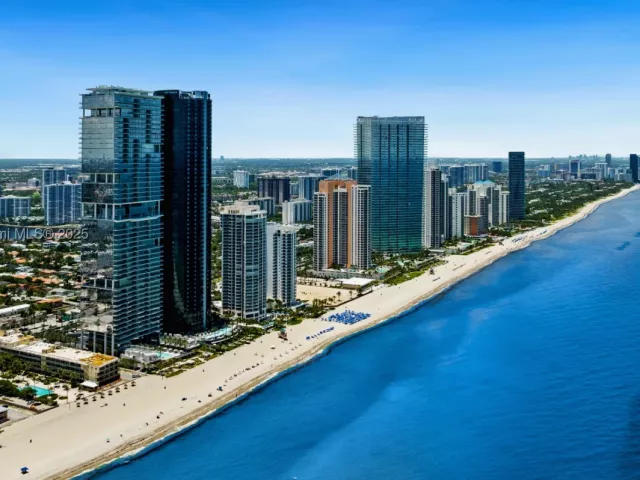 4-bedroom condo for sale in Sunny Isles Beach - 18555 Collins Ave 2701 - MondialRealty