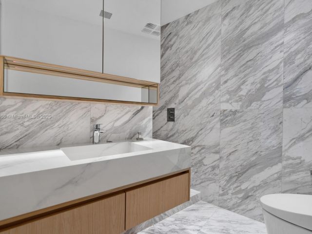 Apartment for sale  Unit #2701 - photo 6301107