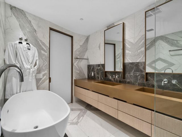 Apartment for sale  Unit #2701 - photo 6301108