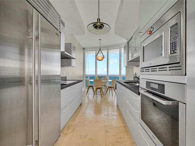 Apartment for sale  Unit #4009A - photo 6301290