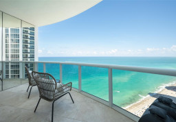 Apartment #4009A at Trump Royale