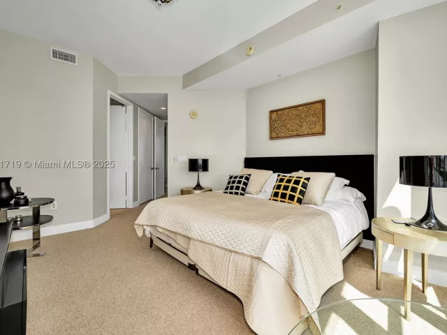2-bedroom condo for sale in Sunny Isles Beach - 18201 Collins Ave 4009A - MondialRealty