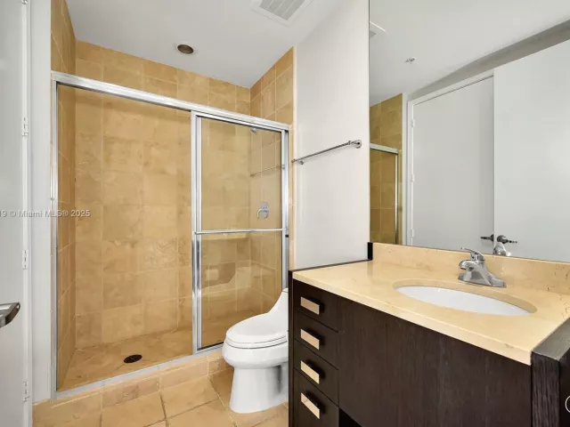 2-bedroom condo for sale in Sunny Isles Beach - 18201 Collins Ave 4009A - MondialRealty