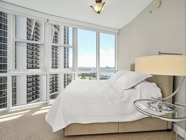 2-bedroom condo for sale in Sunny Isles Beach - 18201 Collins Ave 4009A - MondialRealty