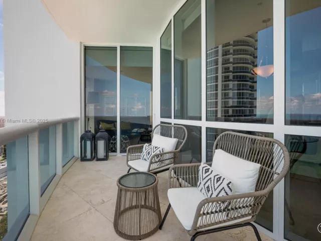 2-bedroom condo for sale in Sunny Isles Beach - 18201 Collins Ave 4009A - MondialRealty