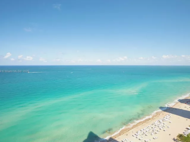 2-bedroom condo for sale in Sunny Isles Beach - 18201 Collins Ave 4009A - MondialRealty