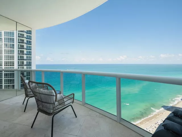 2-bedroom condo for sale in Sunny Isles Beach - 18201 Collins Ave 4009A - MondialRealty