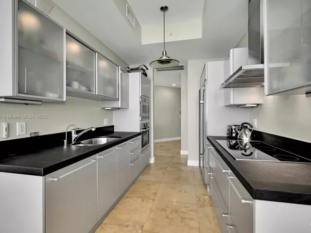 2-bedroom condo for sale in Sunny Isles Beach - 18201 Collins Ave 4009A - MondialRealty